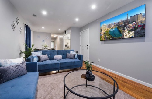 Irvington Casa | Spacious Modern Retreat 6-bedroom house in delightful Irvington, Sleeps 16+