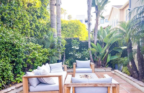 Playa Del Rey Casa | Spacious Modern Spanish House on the Coastal Bluffs near the Beach