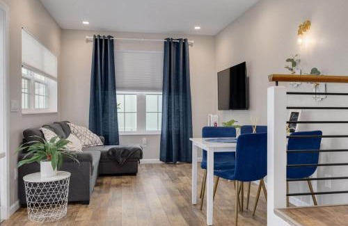 Downtown Dunedin Casa | Spacious & Modern Tiny Home with Pool in Dunedin