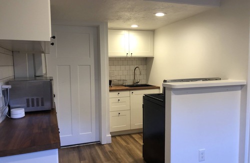 Bonneville Hills Casa | Spacious Modern 1 bdr Near Mountains & City