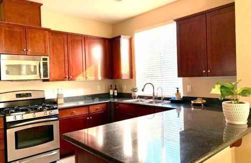 San Luis Obispo Condominio | Spacious & Modern 1200 sqft two bd condo at SLO great location