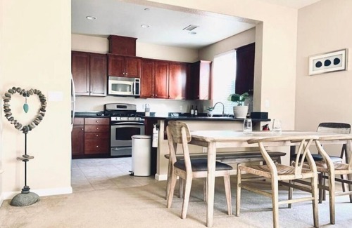 San Luis Obispo Condominio | Spacious & Modern 1200 sqft two bd condo at SLO great location