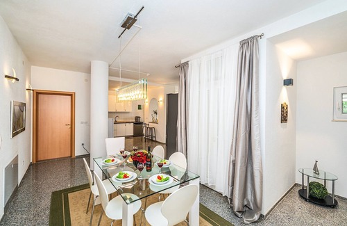 Okrug Gornji Villa | Villa espaciosa y moderna con piscina de 36 m2 a solo 70 metros de la playa