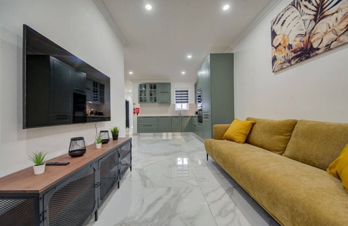 Mosta Apartamento | Spacious Mosta 3BR Apartment with Private Balcony