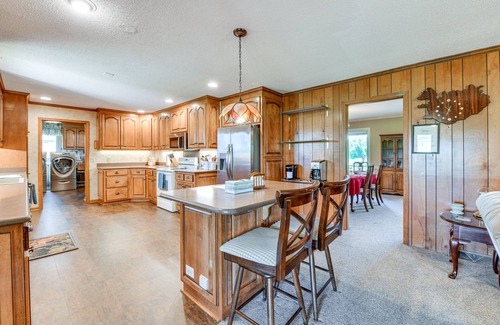 Southmont Casa | Spacious Mount Pleasant Home w/ Grill & Yard!