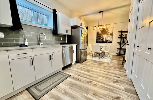 Hinton Casa | Spacious Mountain Retreat Near Jasper - Family-Friendly with Stunning Views