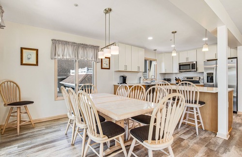 Caine Woods Casa | Spacious Multi-Level Home w/Decks, Central AC, Washer/Dryer, Free WiFi, & More