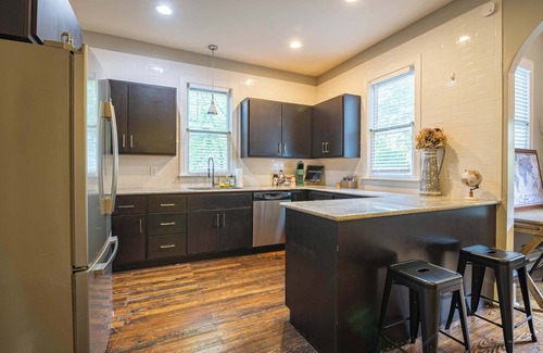 East Nashville Casa | Spacious Music Row Stay-2BR-Sleeps 6 Near Broadway