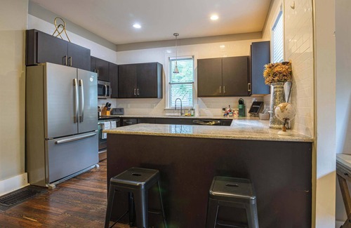 East Nashville Casa | Spacious Music Row Stay-2BR-Sleeps 6 Near Broadway