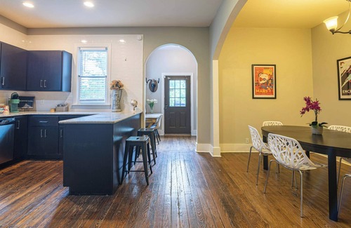 East Nashville Casa | Spacious Music Row Stay-2BR-Sleeps 6 Near Broadway