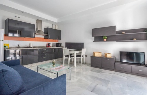 Macarena Apartamento | Spacious new apartment near Macarena church