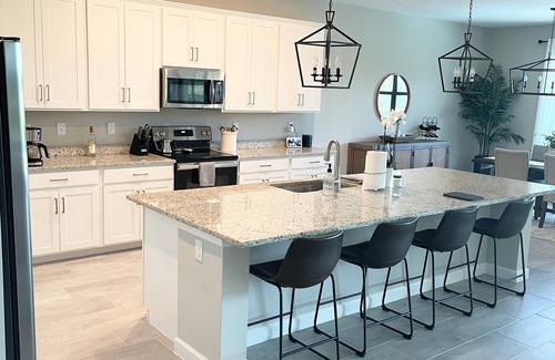 Gateway Casa | Spacious NEW house with Pool and Spa