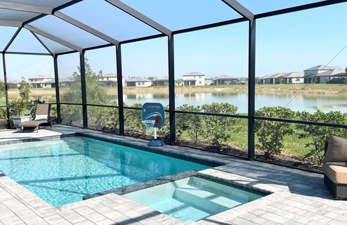 Gateway Casa | Spacious NEW house with Pool and Spa