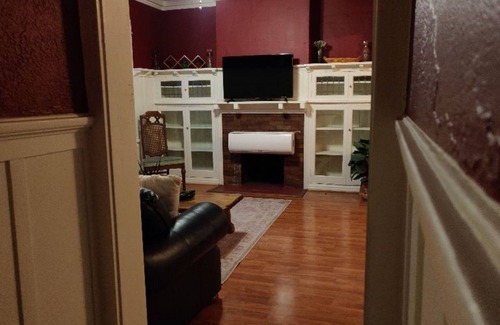 Oleander - Sunset Apartamento | Spacious New York Style Studio Apartment Walking Distance to Hospitals