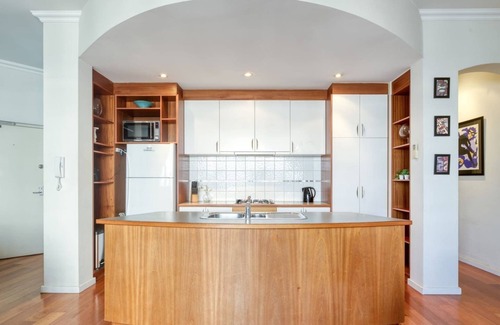West Perth Apartamento | Spacious New York Style Loft with Balcony