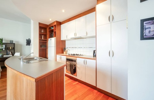 West Perth Apartamento | Spacious New York Style Loft with Balcony