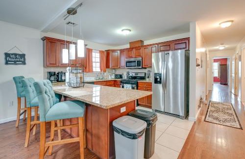 Newark Casa | Spacious Newark Duplex in Walkable Location!