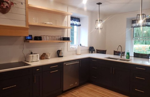 Chatsworth Otro | Spacious, Newly Refurbished Cozy Farmhouse on 100 acres