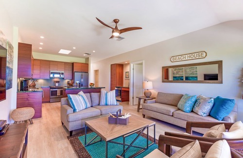 Historic Lahaina Front Street Casa | Espaciosa unidad de 4 recámaras recientemente remodelada frente al mar en ubicación premium de Puamana
