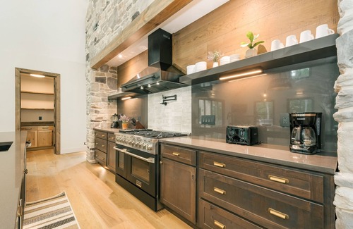 Oakland Casa | Spacious newly renovated home w/private hot tub, patio & firepit