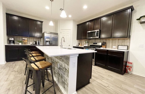 Wells Branch Casa | Spacious North Austin Retreat ✦ Family Pet Friendly ✦ Near Domain, Q2 & Downtown