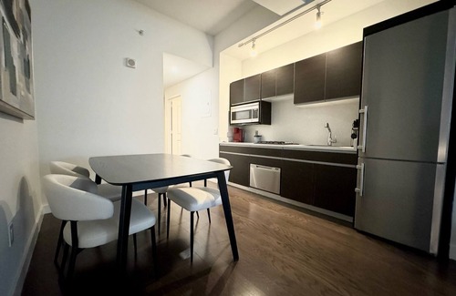 Financial District Apartamento | Spacious NYC 1-bedroom; Downtown with 24/7 Doorman