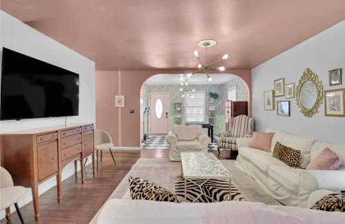 Eastside Promise Neighborhood Casa | Spacious Oasis 1 mi to Riverwalk
