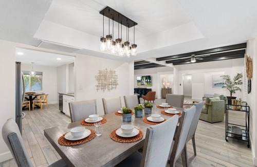 Raskin Estates Casa | 6BR Spacious Oasis- Summer Specials!