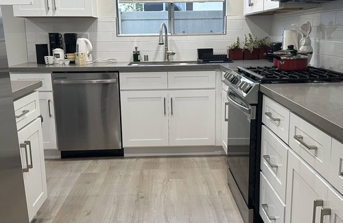 Lyon Street Apartamento | Spacious OC Condo Near Disney. Pet-Friendly!