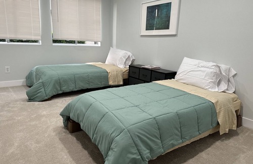 Lyon Street Apartamento | Spacious OC Condo Near Disney. Pet-Friendly!