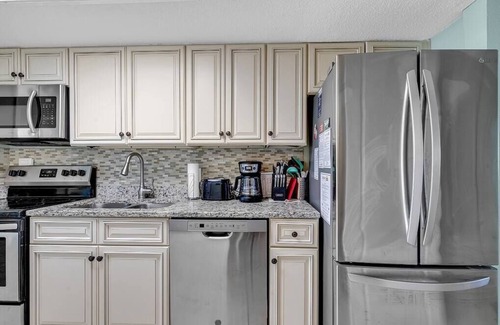 Atlantic Beach Condominio | Spacious Oceanfront Condo - Bay Watch 1138