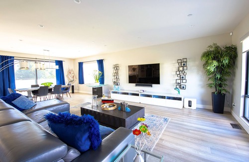 La Jolla Mesa Casa | Spacious ocean view home with a basketball hoop, firepit, & grill - dogs ok