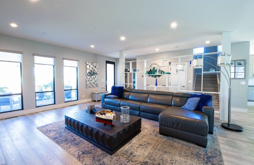 La Jolla Mesa Casa | Spacious ocean view home with a basketball hoop, firepit, & grill - dogs ok