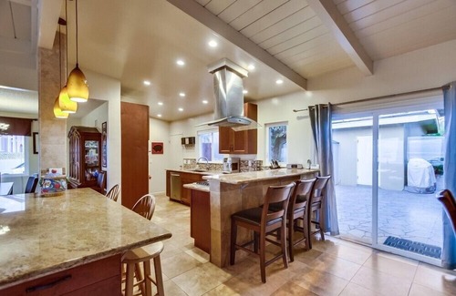 Sunset Cliffs Villa | Espaciosa casa frente al mar con piscina climatizada y jacuzzi - ping-pong, enorme patio