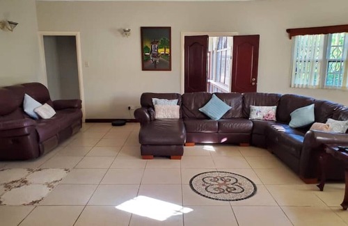 Ocho Rios Casa | Spacious Ocho Rios Home with En-suite Family Rooms