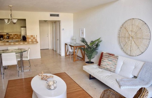 Key Biscayne Apartamento | Amplios minutos de un dormitorio al océano -