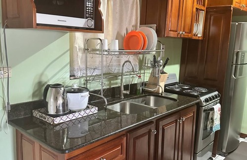 Eastwood Park Apartamento | Spacious one bedroom apartment in Kingston