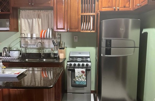 Eastwood Park Apartamento | Spacious one bedroom apartment in Kingston