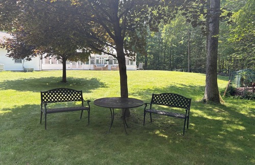 East Stroudsburg Casa | Spacious One-level House with Private Heated Indoor Pool for Family vacations