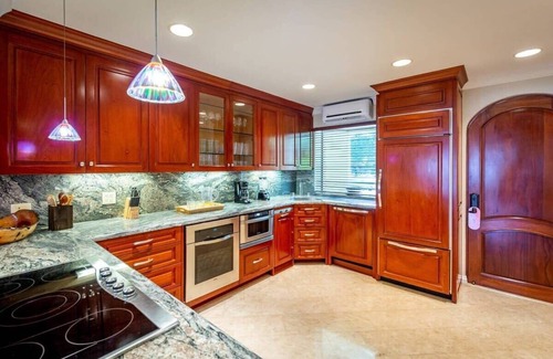 Playa Flamingo Condominio | The Palms Mansion: 4-Bed 6-Bath Beachfront Vacation Rental en Playa Flamingo