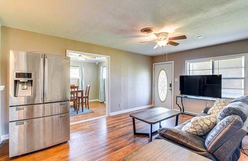 Orange Casa | Spacious Orange Rental ~ 3 Mi to Museums & Garden!