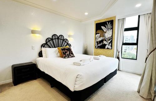 Newton Apartamento | Spacious Park Views with Spa, Pool, Gym, Netflix