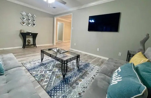 Hinesville Casa | Spacious & Peaceful | ♛3 Beds, Backyard, location