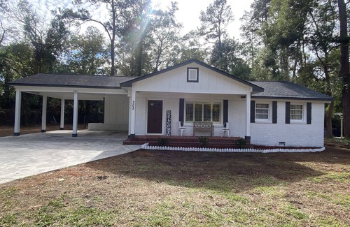 Valdosta Casa | Spacious & Peaceful 3BR 2bath 4 Queen Bed Near down town & nice neighborhood