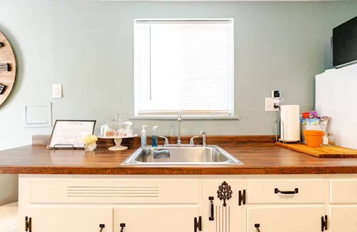Central Oregon Apartamento | Spacious Peaceful Sweet Olive Cottage Studio In North Eugene