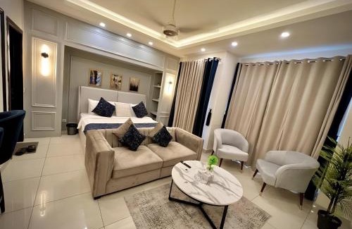 Lahore Apartamento | Spacious Penta Square Apartment Family-Friendly Stay in DHA 5 Lahore