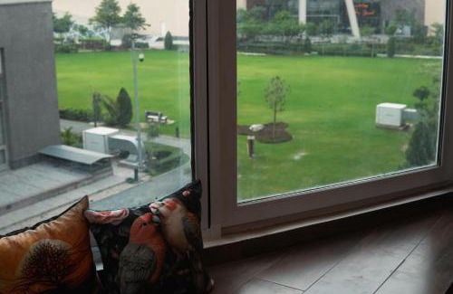 Lahore Apartamento | Spacious Penta Square Apartment Family-Friendly Stay in DHA 5 Lahore