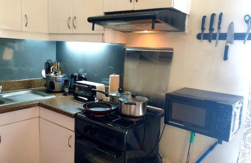 Manila Apartamento | Spacious Penthouse Near NAIA with 24-7 Convenience