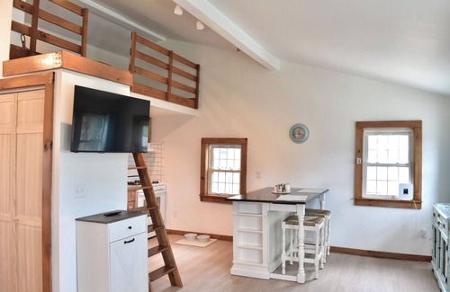 Snug Harbor Cabaña | Spacious pet friendly studio cottage in coastal South Kingstown