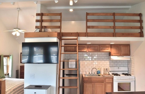 Snug Harbor Cabaña | Spacious pet friendly studio cottage in coastal South Kingstown